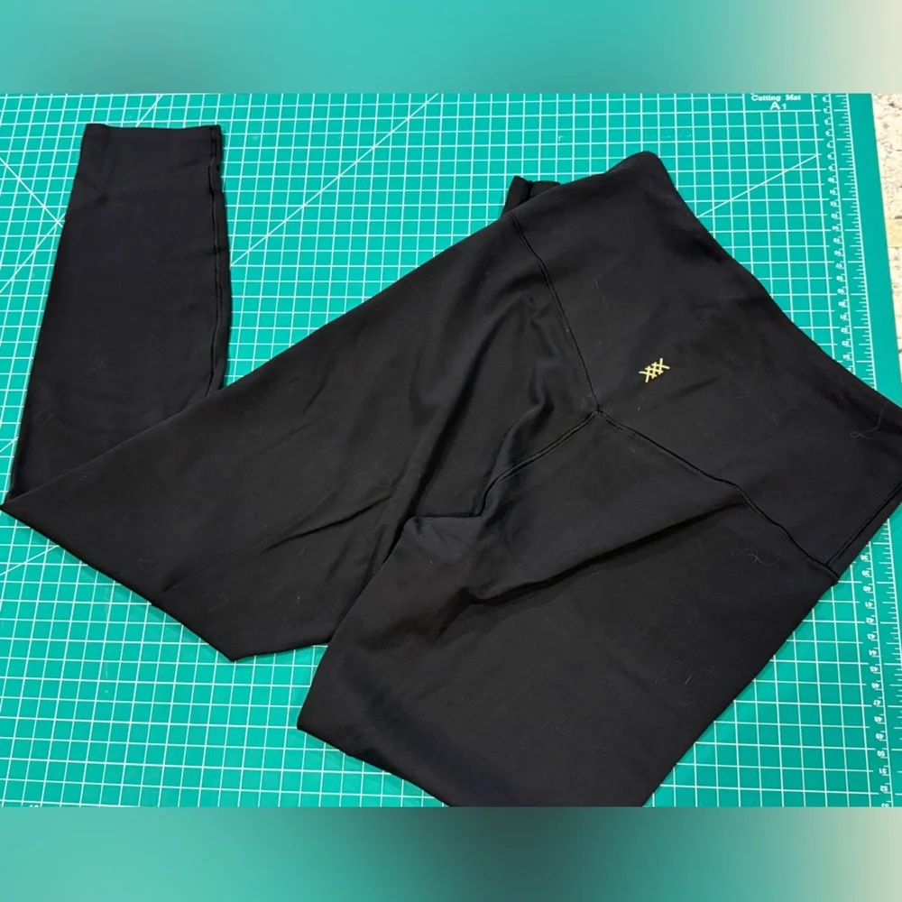 Rhone Black Performance Leggings Size M High Rise Athletic Yoga - Picture 5 of 7